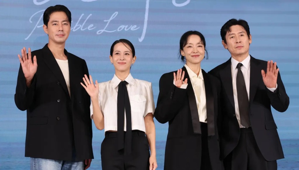 （左起）趙寅成、曹汝貞、全度妍及薛景求今日現身宣傳新片《Possible Love》。