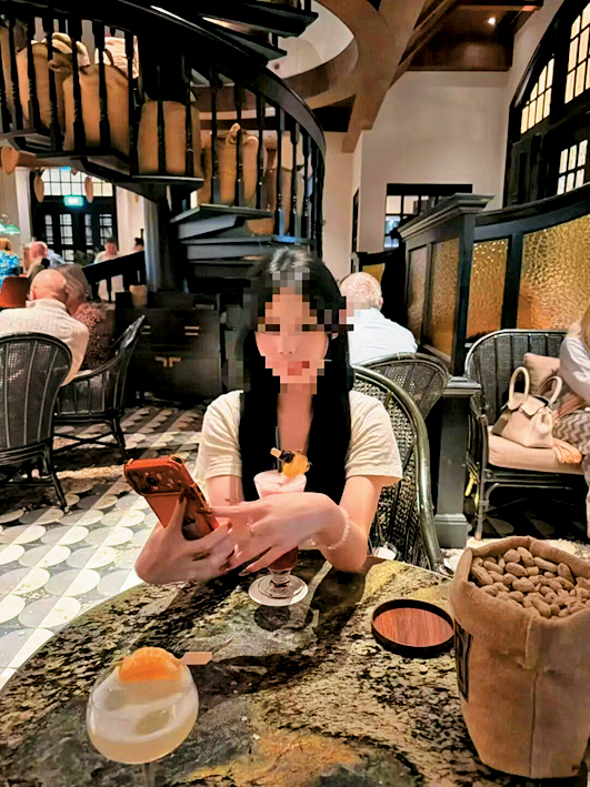 女事主小陽從廣州飛往泰國，打算參加潑水節。