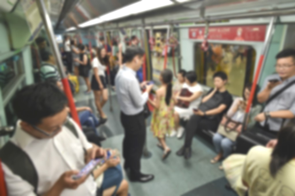 有人认为让座不是必然。资料图片