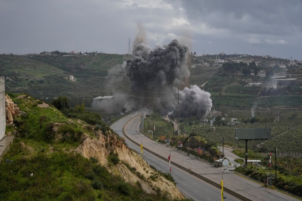 美以與伊朗之間的炮火已持續超過三周，至今未見未息。美聯社