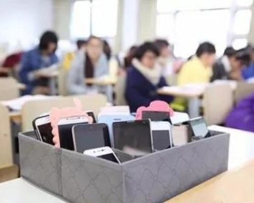 安徽中學一天沒收20多部手機 。網上圖片
