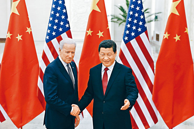 拜登昔日以副總統身分曾訪問北京時與習近平握手示好。
