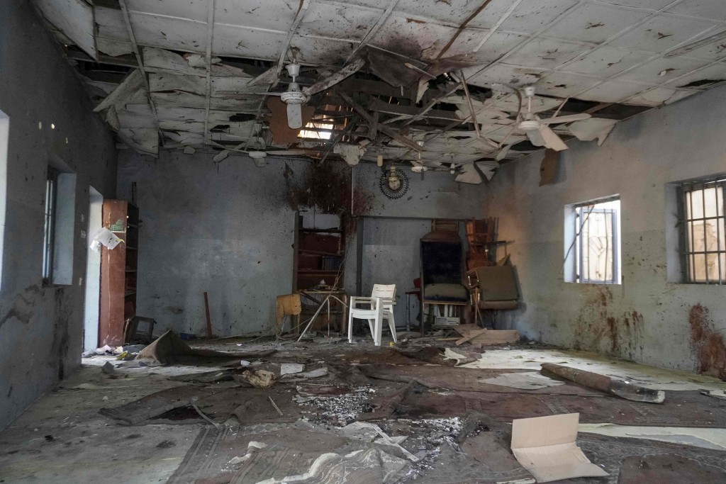 IS经常在尼日利亚发动袭击,图为一间清真寺平安夜当天遭到IS炸弹袭击。法新社 IS经常在尼日利亚发动袭击,图为一间清真寺平安夜当天遭到IS炸弹袭击。法新社