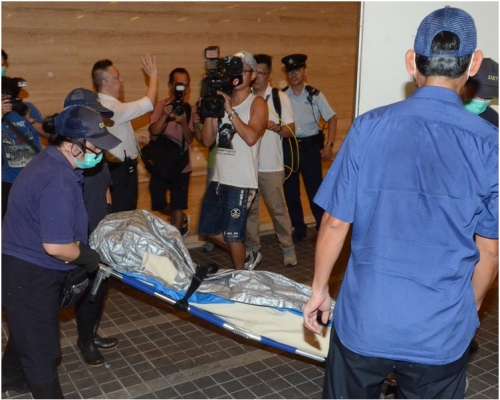 仵工昨日將屍體運走。