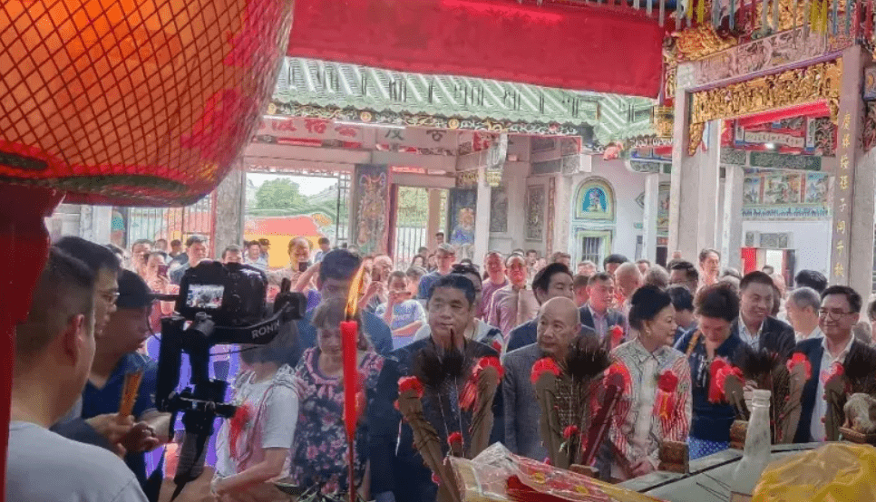 泰國代總理莊俊奇祖籍普寧,曾多次返鄉祭祖。天下潮商傳媒截圖 泰國代總理莊俊奇祖籍普寧,曾多次返鄉祭祖。天下潮商傳媒截圖