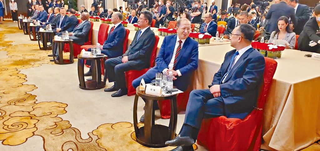 貝鈞奇帶領中出商會代表團出席廣交會開幕典禮。 貝鈞奇帶領中出商會代表團出席廣交會開幕典禮。