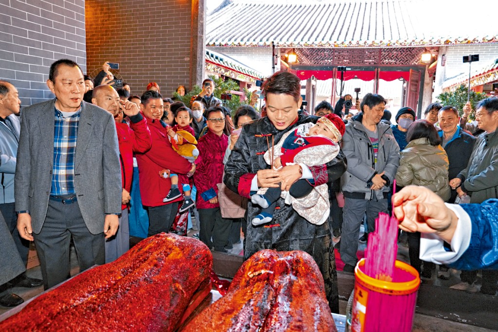 點燈儀式係向新生嬰兒送上祝福。