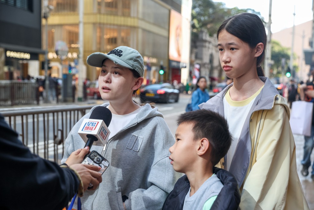 汪小姐一家六口首次來港過年，已經消費5萬元買名牌。