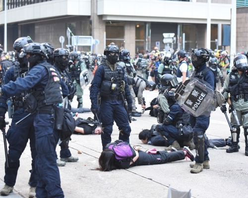 前年9月「全球反極權大遊行」中警方拘捕多人。 資料圖片