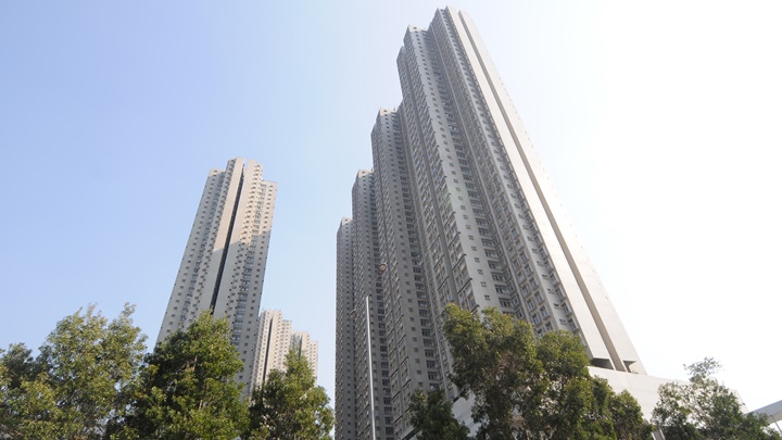 新屯門中心等多幢大廈被列入確診者居住大廈名單。資料圖片