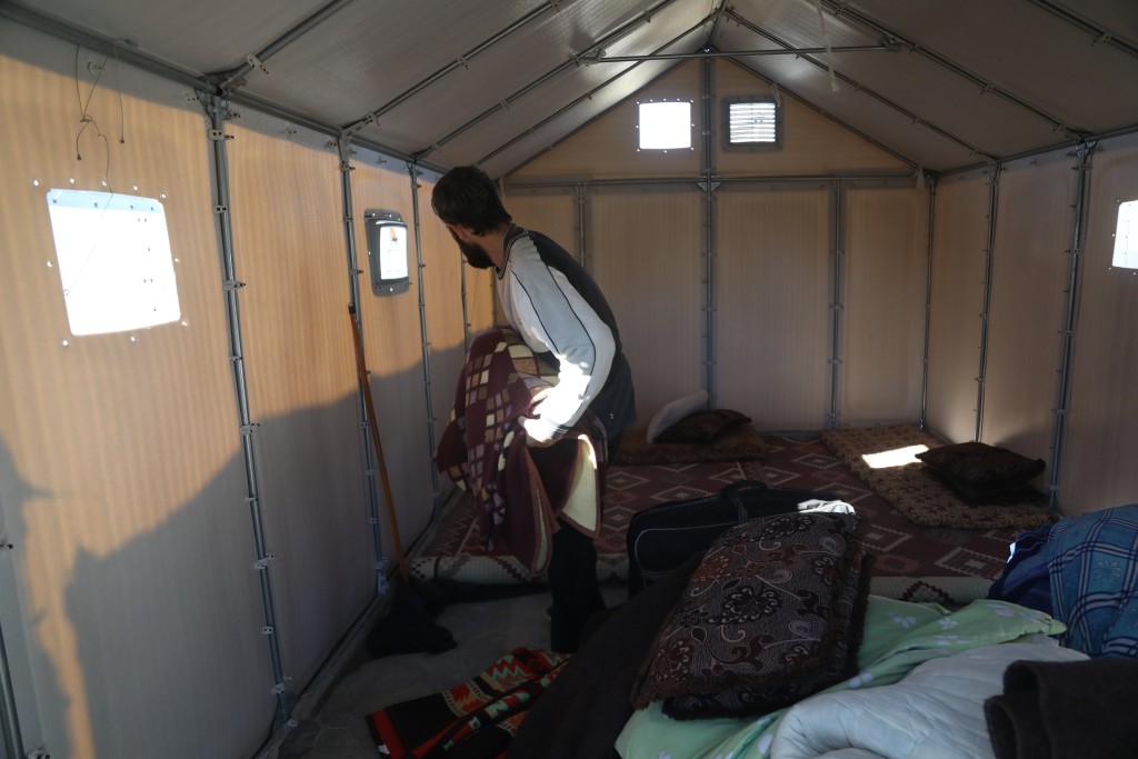 基金會表示，第一批組合避難屋已送抵土耳其哈塔伊省災區，一部分已連夜組裝完成。Better Shelter twitter