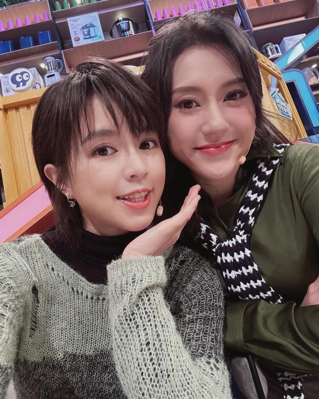 罗雪妍2016年起参演微电影、舞台剧及电视剧，于2020年参选港姐，虽然最终仅得12强止步，但仍获TVB签约成为艺人。