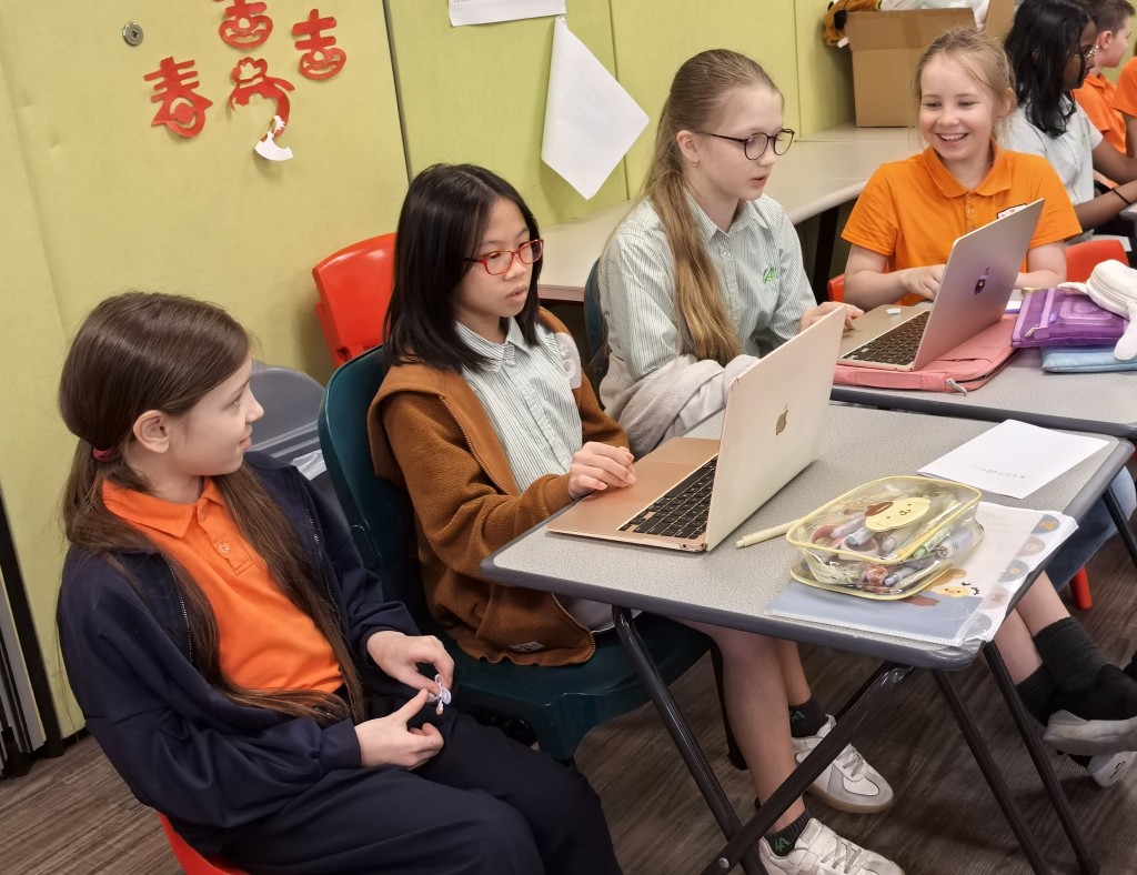 來自俄羅斯的 IB學校Alabuga International School學生到校一星期,並與宏信書院的學生一同上課、學習中文。 來自俄羅斯的 IB學校Alabuga International School學生到校一星期,並與宏信書院的學生一同上課、學習中文。
