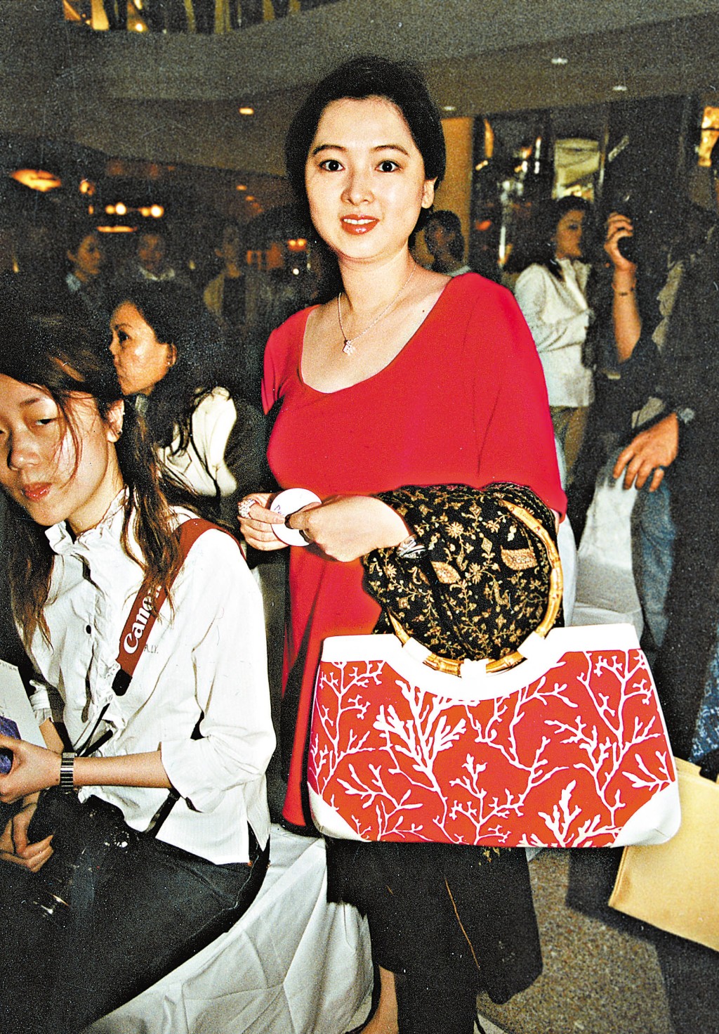 1994年，陈家碧离开TVB决定息影。