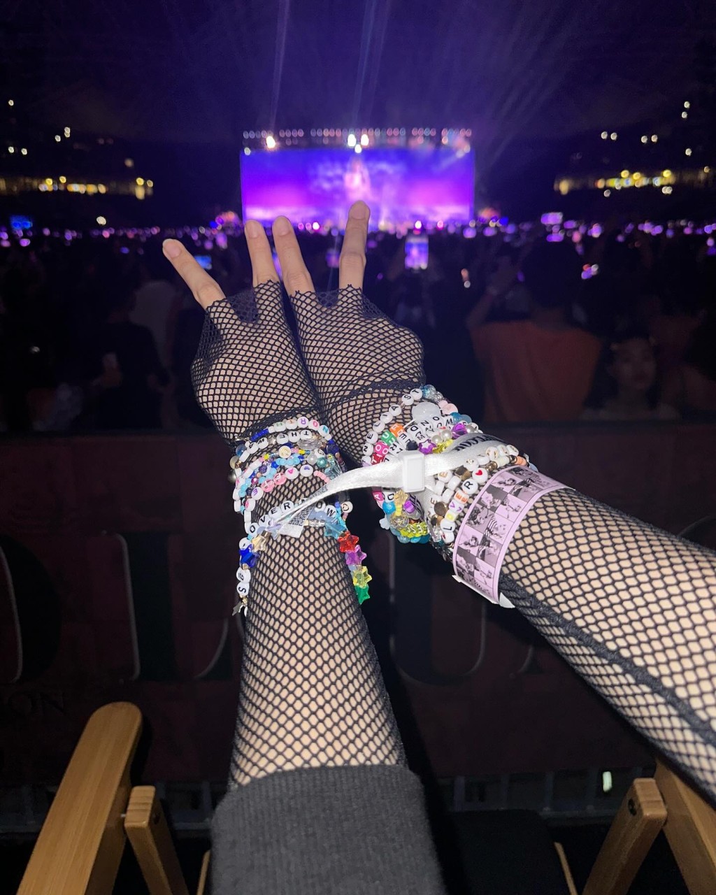 韓國女團BLACKPINK成員Lisa都有戴「友誼手鍊」。