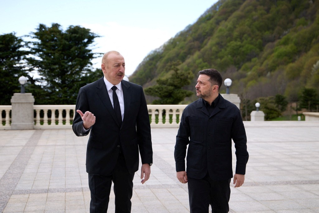 泽连斯基访阿塞拜疆签安全及能源合作协议 称愿恢复与俄谈判。路透社