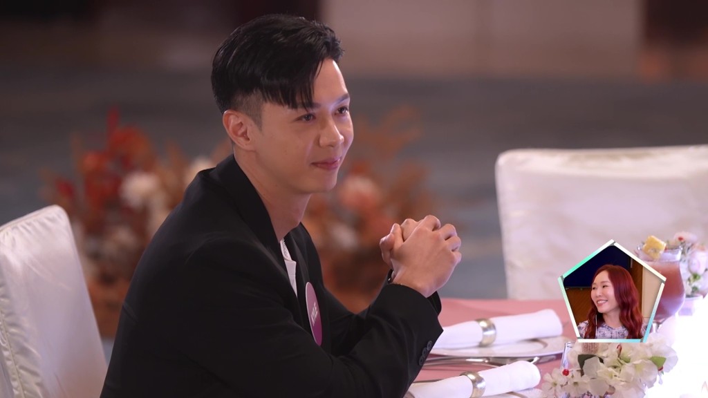 李爾晨即刻嚟係情深眼神。 李爾晨即刻嚟係情深眼神。