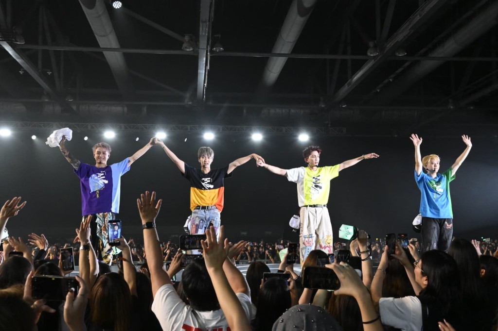 四子跳唱《FING!》、《Volar》後,演唱會結束。 四子跳唱《FING!》、《Volar》後,演唱會結束。