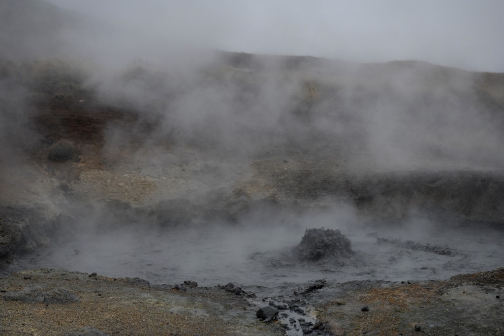 雷克雅內斯半島火山活動10月起變得頻繁。路透社