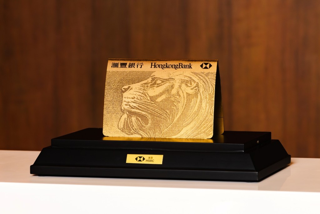 凡於2026年5月31日前成功完成戶口整合的客戶,將可參加抽獎,有機會贏取價值港幣5,888元的限量版999.9足金黃金存摺作紀念。 凡於2026年5月31日前成功完成戶口整合的客戶,將可參加抽獎,有機會贏取價值港幣5,888元的限量版999.9足金黃金存摺作紀念。