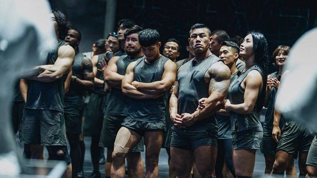 《体能之巅：百人大挑战》集合100名体格顶尖的男女参赛。