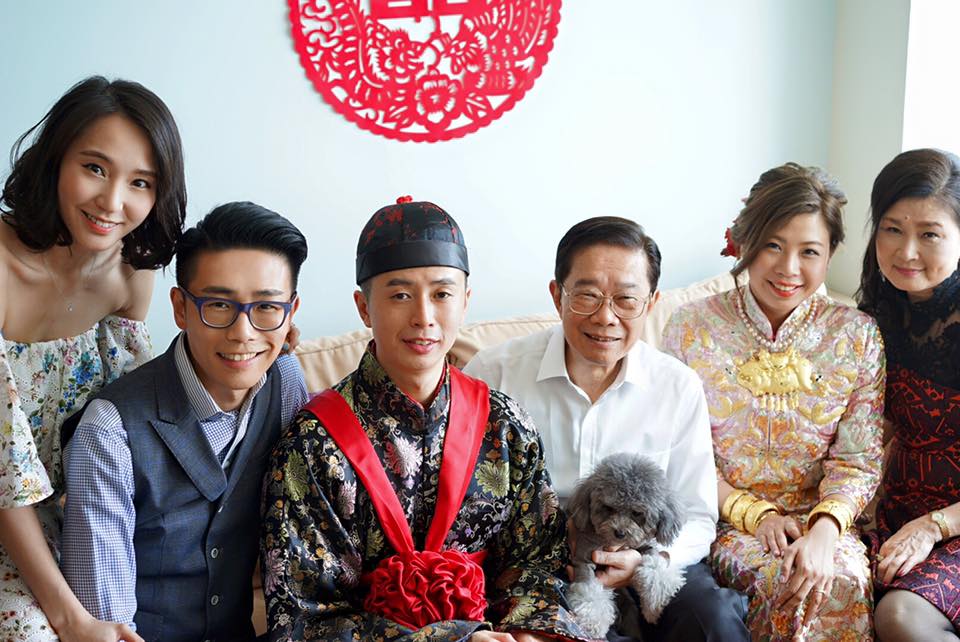 陸浩明的弟弟2016年結婚，當時拍下全家福。