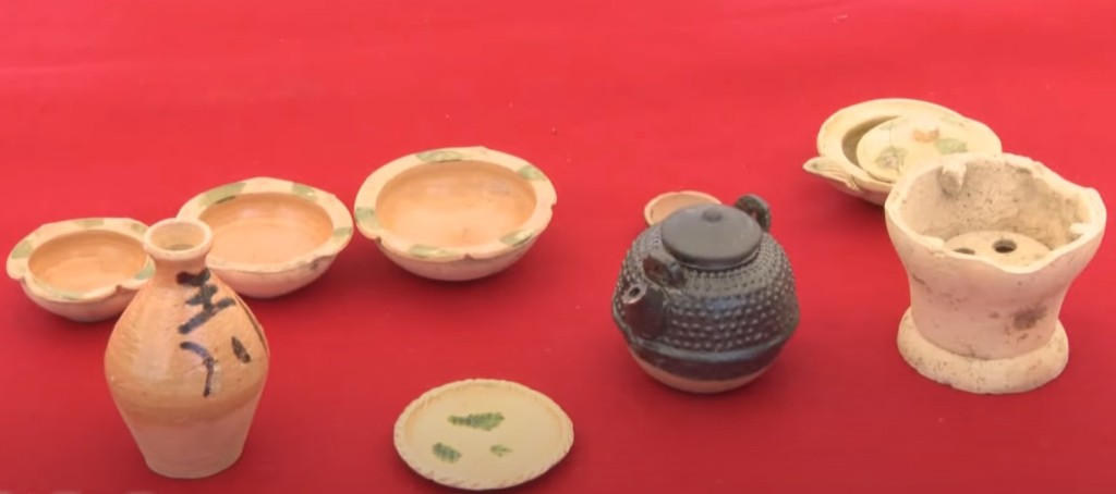 陪葬品中多為江戶末期的物品。 網圖