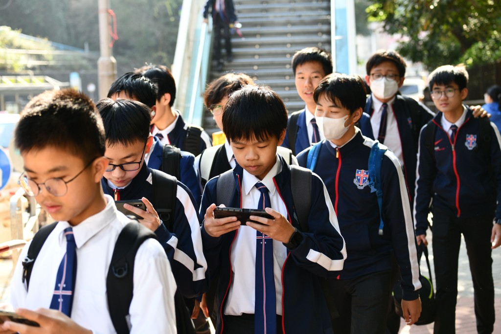 她表示學校可運用現有津貼，按需要購買額外的輔導或相關支援服務。