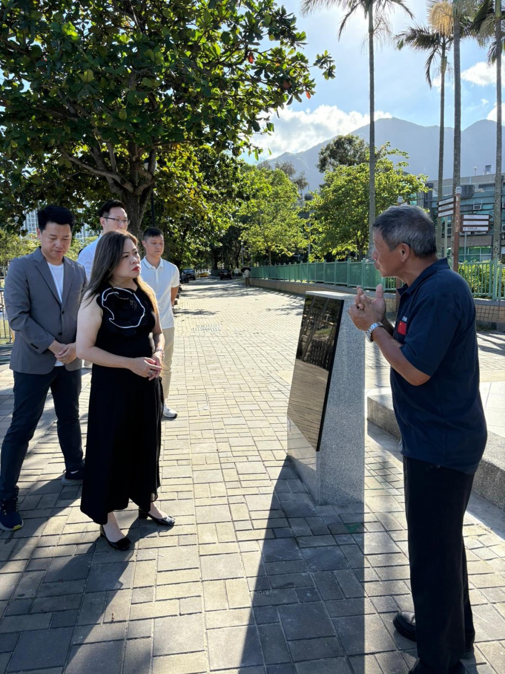 梅窩村民溫來喜(喜哥)引述80年前「銀礦灣慘案」的經過。羅淑佩fb 梅窩村民溫來喜(喜哥)引述80年前「銀礦灣慘案」的經過。羅淑佩fb