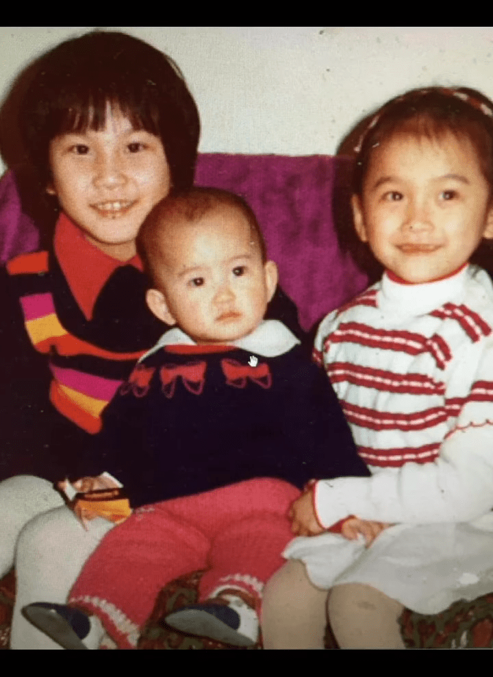 李思林於社交網轉發訃聞，並上載多張與妹妹李玟的合照。