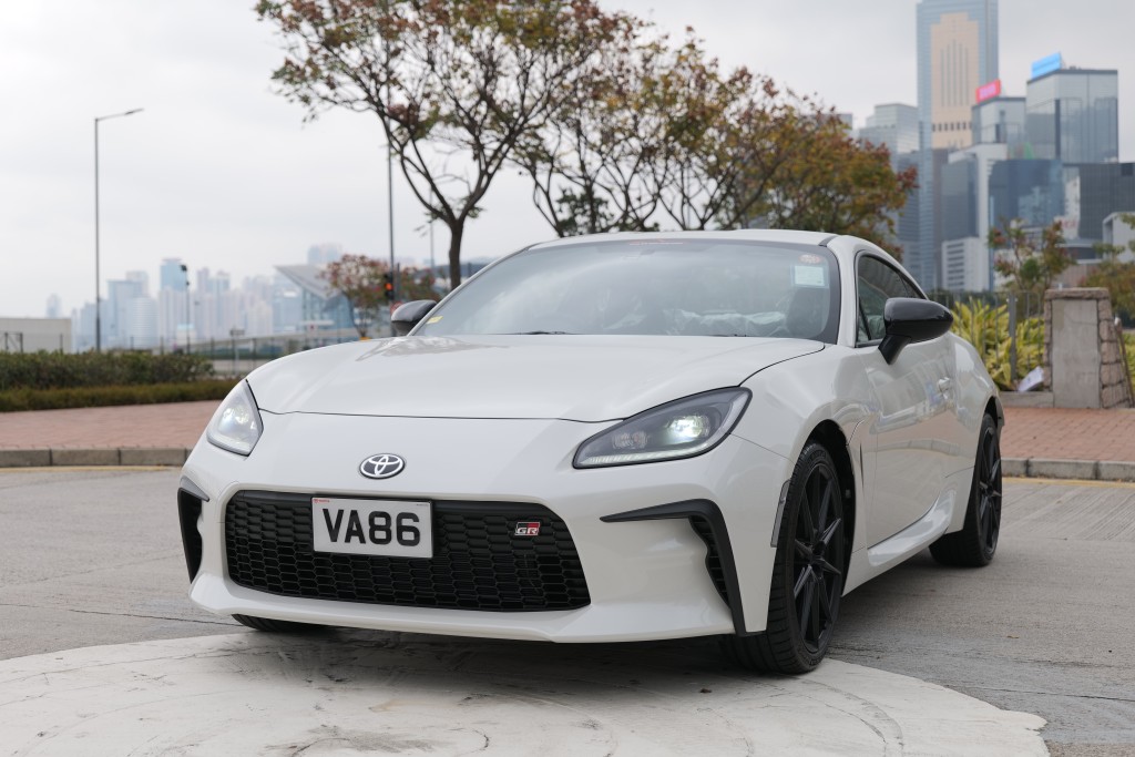 首輛新款豐田GR86水貨棍波日版登陸本港，車價HK$407,976起。