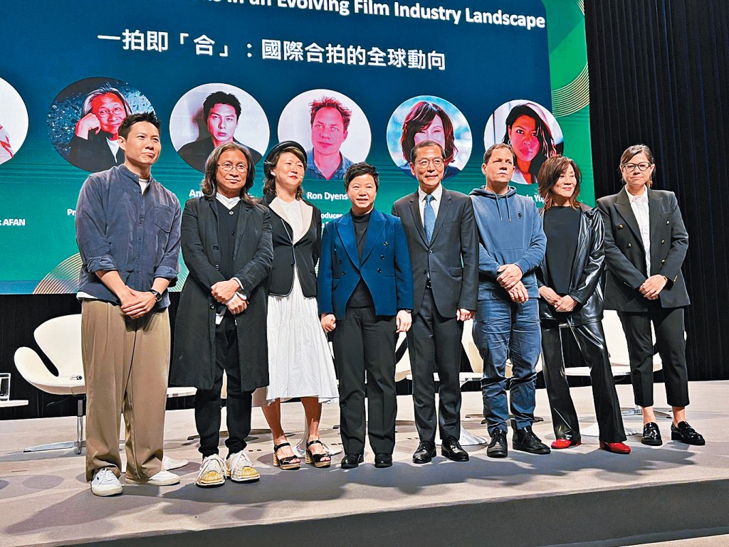 陈可辛（左二）出席论坛，分享对AI发展的看法。