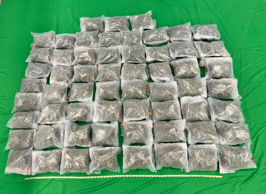 海關檢獲約32公斤、估計市值約690萬元的懷疑大麻花。政府新聞處圖片 海關檢獲約32公斤、估計市值約690萬元的懷疑大麻花。政府新聞處圖片