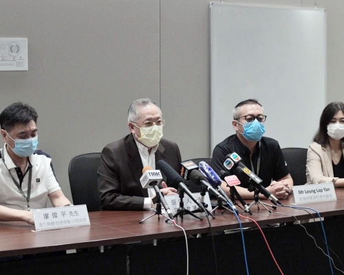 張宇人與酒吧業界召開記者會。