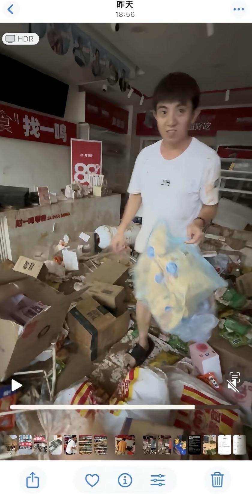 大批懷集民眾對零食超市「零元購」。抖音 大批懷集民眾對零食超市「零元購」。抖音