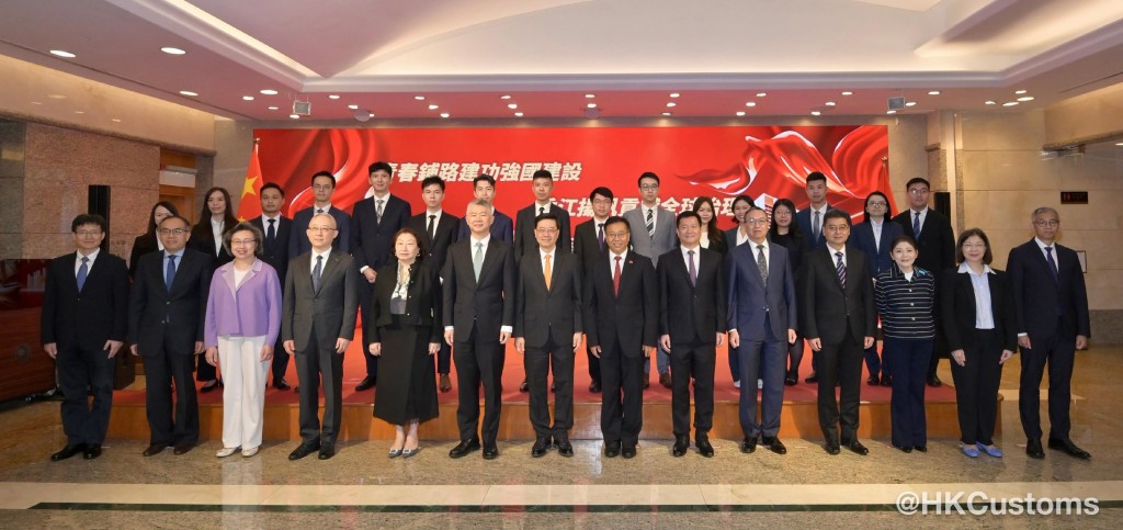 外交部駐香港特別行政區特派員公署今日(9月8日)舉行第三批青年公務員赴聯合國系統任職發布儀式。 外交部駐香港特別行政區特派員公署今日(9月8日)舉行第三批青年公務員赴聯合國系統任職發布儀式。