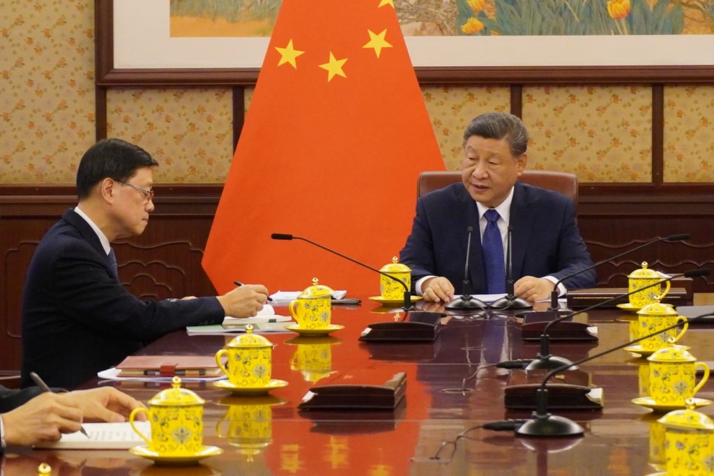 國家主席習近平會見到北京述職的香港特區政府行政長官李家超。 國家主席習近平會見到北京述職的香港特區政府行政長官李家超。