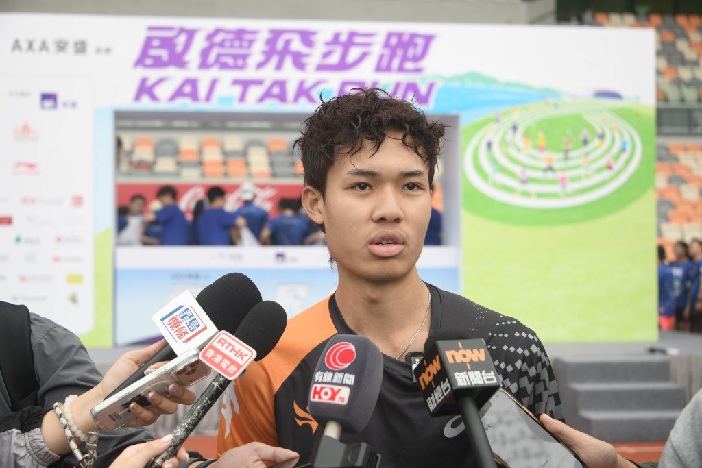 25歲的周浩朗以33分8秒完成10公里賽事。