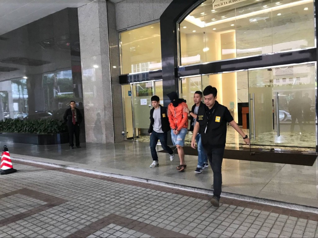 35岁男子被控以强奸、性胁迫、及对儿童性侵犯等多项严重罪。