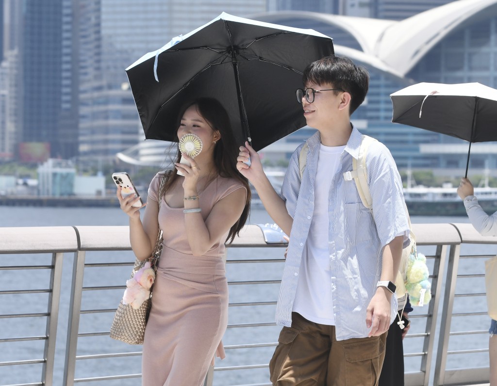 何君健攝 何君健攝