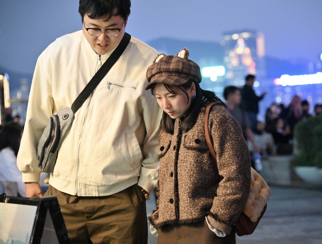 天文台預料一股達強風程度的季候風補充會在星期五至星期六初時影響華南沿岸。資料圖片