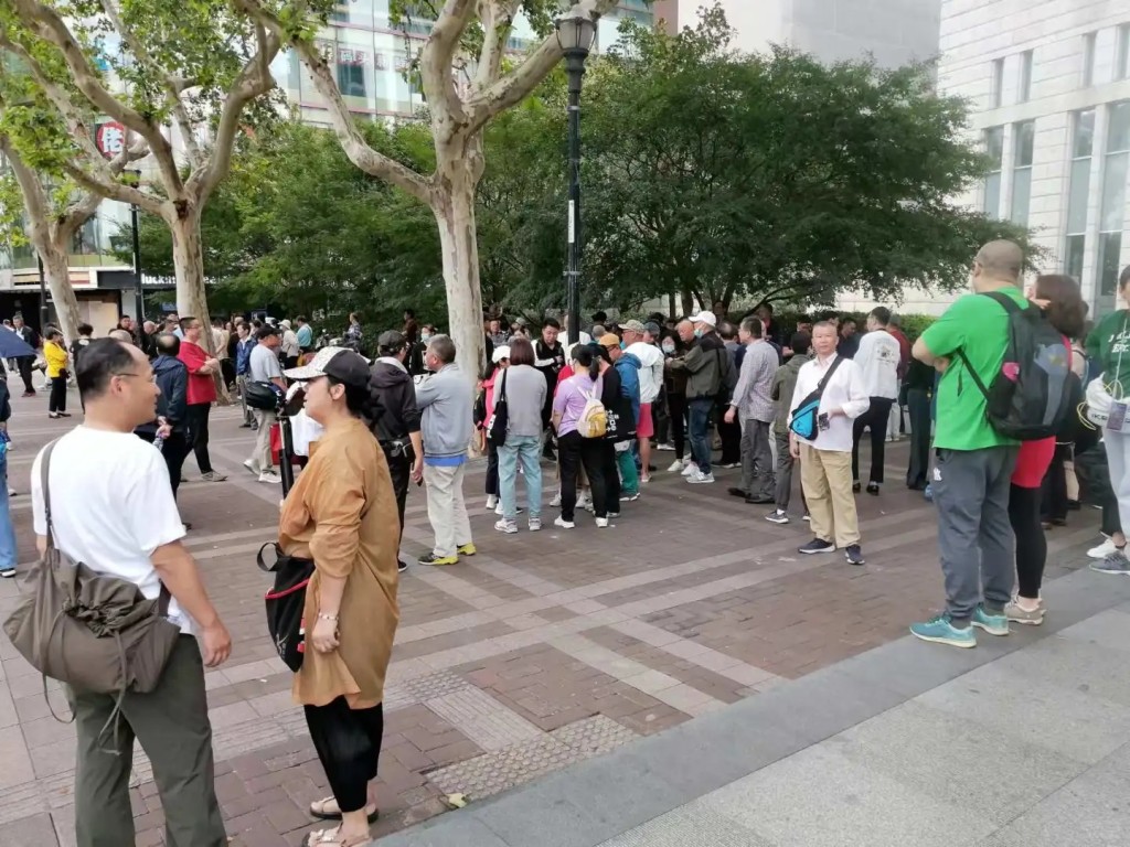 上海的街边股市沙龙有许多资深股民。小红书