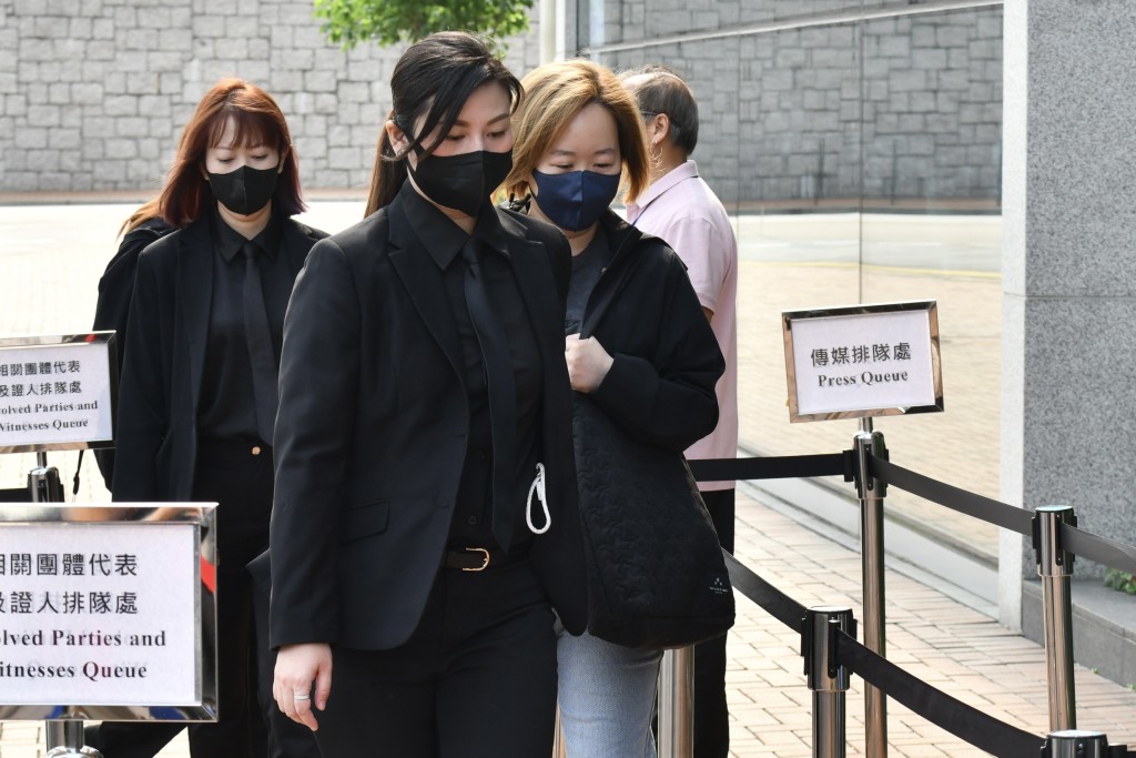 置邦興業有限公司文員駱倩盈(右)。 置邦興業有限公司文員駱倩盈(右)。