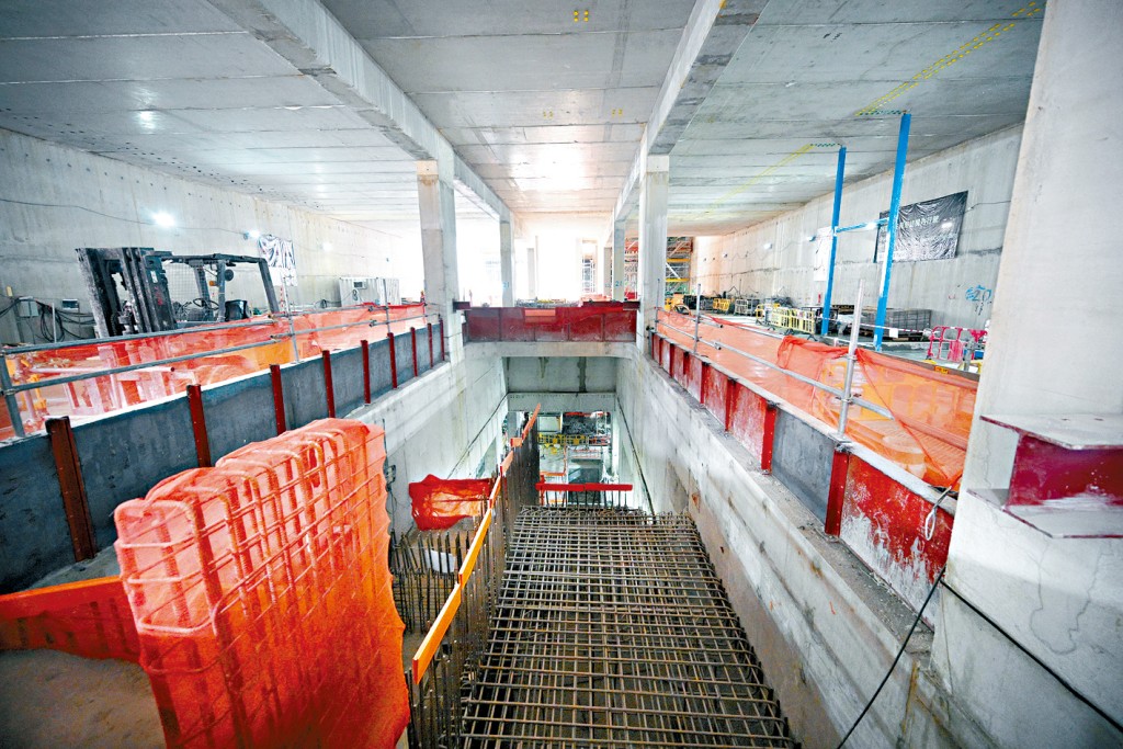 古洞站工程大量採用預製組件提升工程質效，包括地面層樓板、樓梯組件、通風管道等。