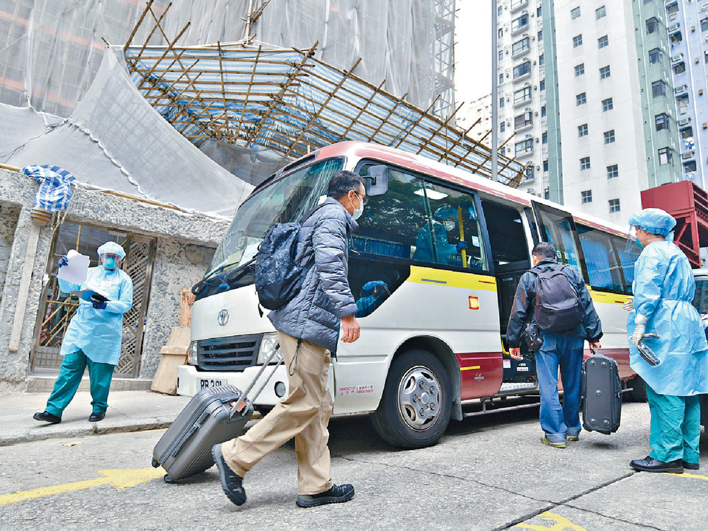 ■楓林花園三期B室居民須撤離到檢疫中心。 ■楓林花園三期B室居民須撤離到檢疫中心。