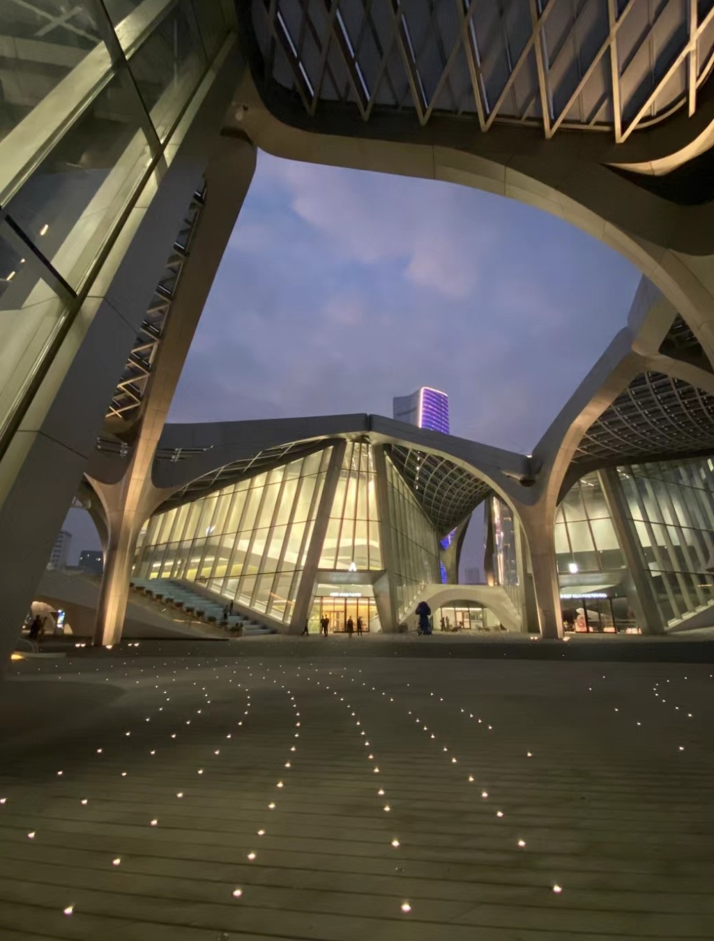 珠海好去处2024 | 4. 金湾艺术中心　建筑优美，是打卡好去处。（图片来源：小红书＠瓜瓜）