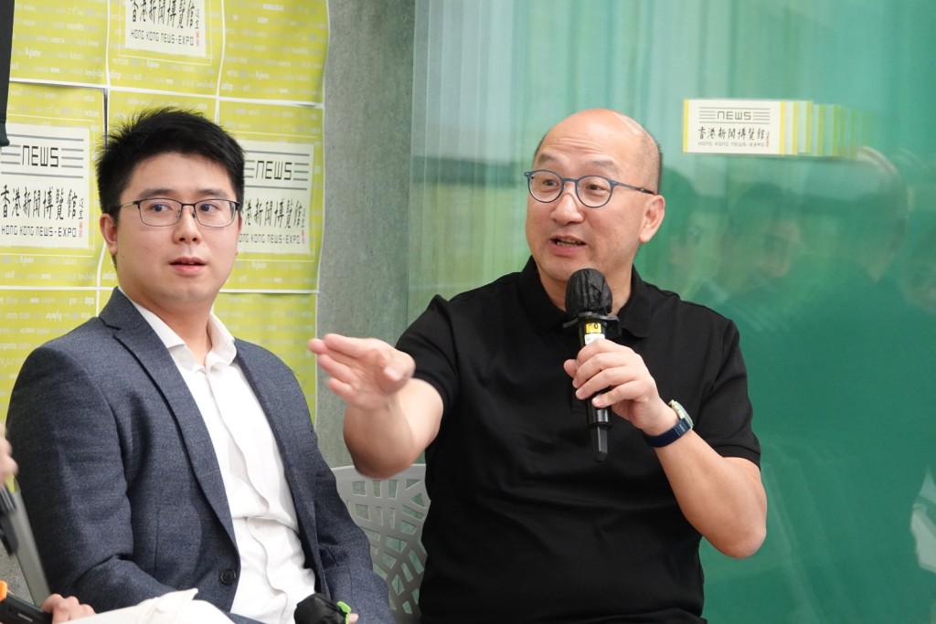 (右一) 香港赛马会公司事务总监谭志源先生认为，马会一直重视和支持运动员发展。 