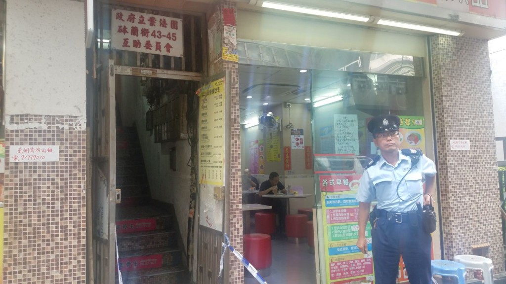 警員封鎖大廈調查。 歐陽光偉攝