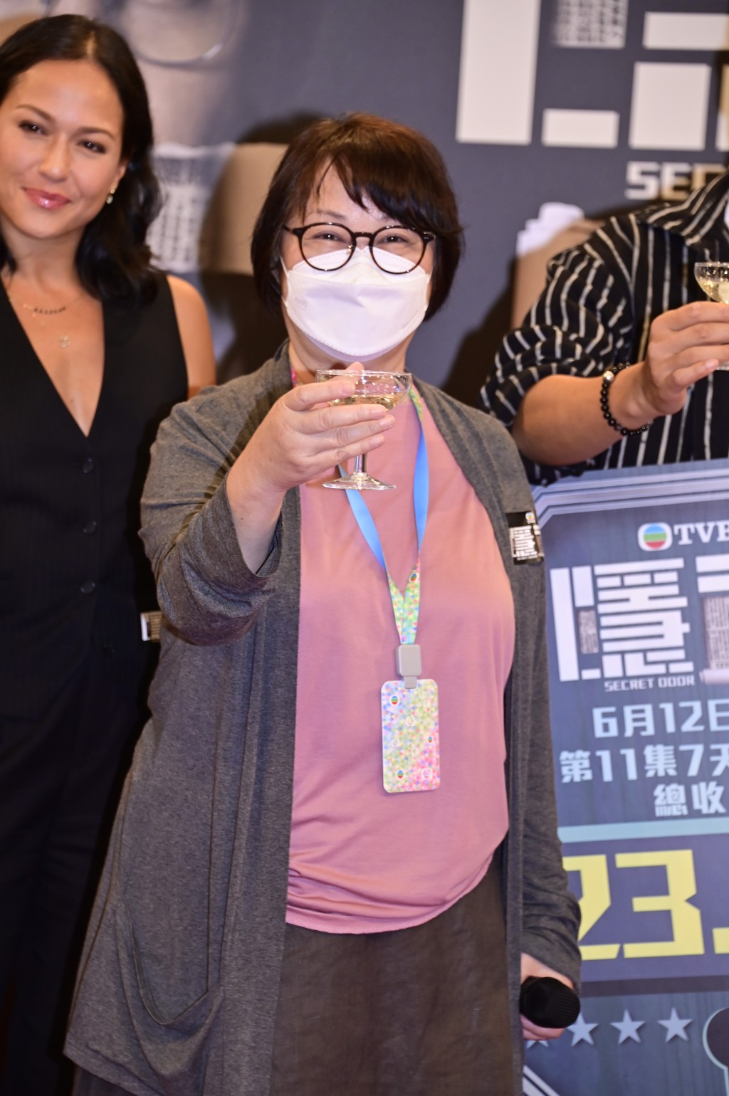 王心慰大讚黃智雯是個交足功課、用心惴摩角色的演員。