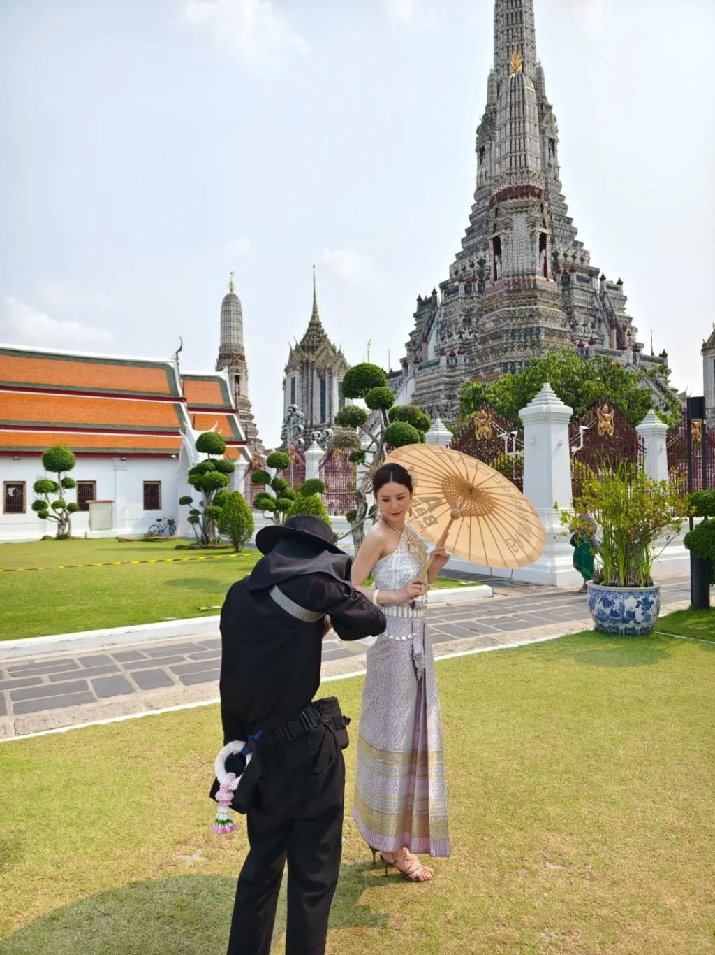 张馨月穿上泰国民族服影写真。